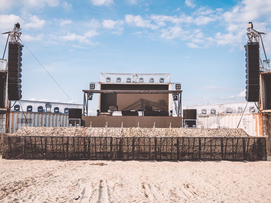 Throwing Great Shapes – ENTEC chooses CODA Audio AiRAY for Desert Valley Stage at Parookaville…
